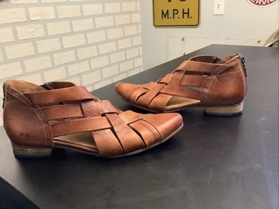 Sandalias al tobillo tejidas Bed Stu Brittany para mujer 9 botines de cuero marrón con punta Foto 1 de 4