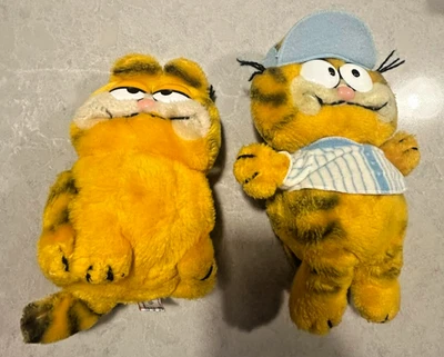 2 animales de peluche y gato de béisbol Dakin Garfield Sitting Cat 1981 vintage Foto 1 de 4