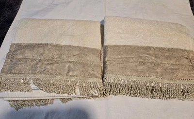 Juego 2 Toallas Decorativas de Baño Croscill con Flecos 2 Borlas Beige 50 x 27* Foto 1 de 3