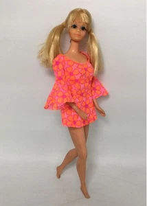 Muñeca PJ parlante (silenciosa) Barbie mod vintage con atuendo - Imagen 1 de 6