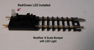 Parachoques escala Atlas N código 80 níquel plata con una luz LED de 2 vías añadida Foto 1 de 4