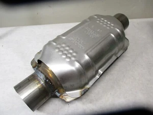 NEW Eastern Catalytic 70317 Federal / EPA Catalytic Converter - Universal - Picture 1 of 5