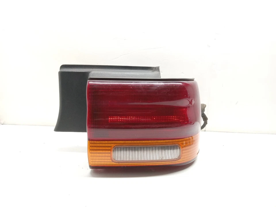 Luz trasera derecha Dodge Spirit 1993-1995 - OEM Foto 1 de 4