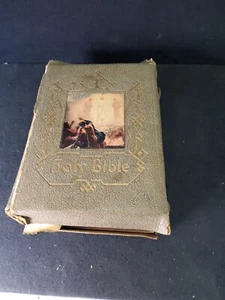 Vintage The HOLY NAME Deluxe Edition Catholic Bible - 1961 Illustrated Photos - Picture 1 of 17