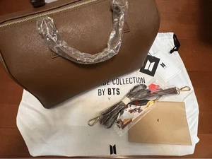 BOLSO BOSTON BTS HECHO POR ARTISTA V MUTE Marrón con Tarjeta Fotográfica Sin Usar de Japón - Imagen 1 de 6