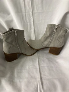 Dirty Laundry GRAY NEW Snake Embossed Western Ankle Boots Block Heel Size 6 NWOB - Picture 1 of 11
