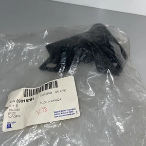 GM 89018783Bracket,A/C Condenser Upper 2002-2009 ENVOY TRAILBLAZER - Picture 1 of 3