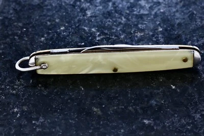 Navaja de bolsillo Keen Kutter de colección con incrustación de perlas de doble hoja filtradora 6,25" Foto 1 de 4