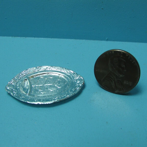 Bandeja de servir miniatura de metal plateado plateado para casa de muñecas A3068 Foto 1 de 2