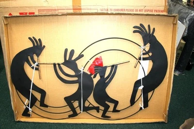 Escultura de pared Kokopelli “Cuarteto” Metal negro 34” x 22” nunca sacada de la caja Foto 1 de 4