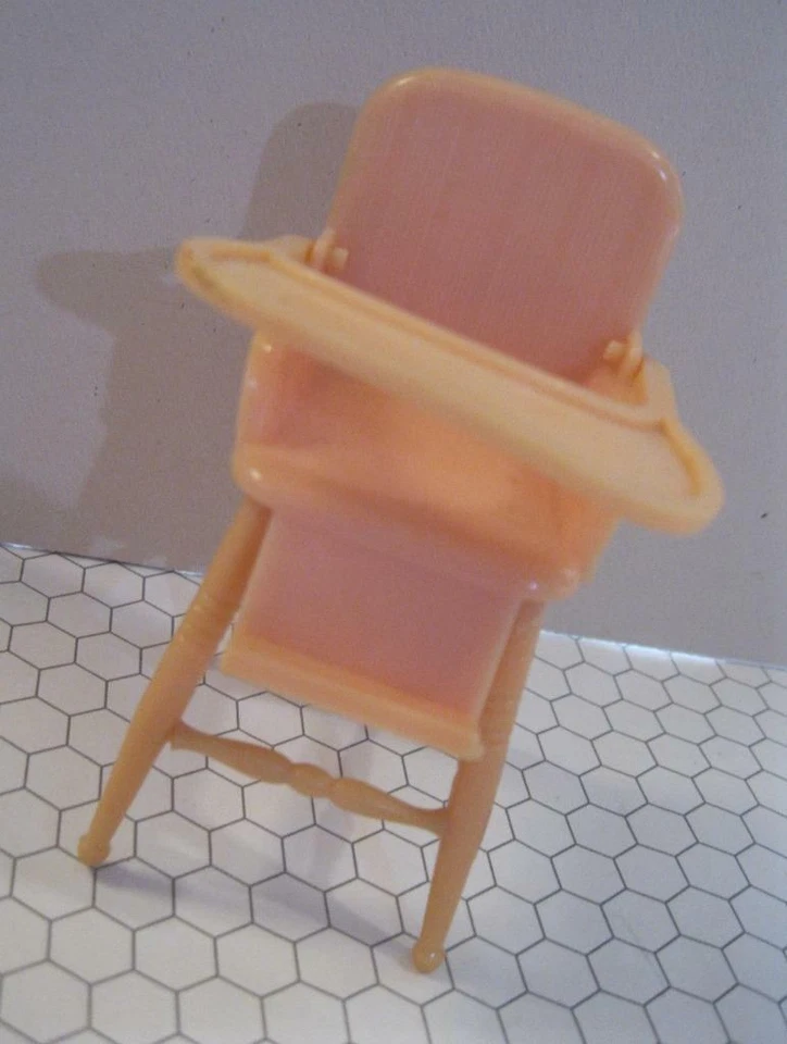 DE COLECCIÓN RENWAL Casa de Muñecas Bebé Guardería/Cocina Rosa SILLA ALTA 30 Bandejas Elevadores Foto 1 de 1