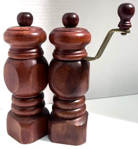 Vintage Kimco Taiwan Natural Carved Salt Shaker & Pepper Grinder 7 1/2 Cooking - Picture 1 of 7