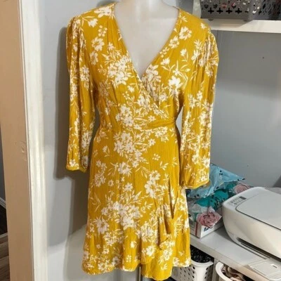 Lulu’s wrap yellow floral dress size L - Image 1 of 4