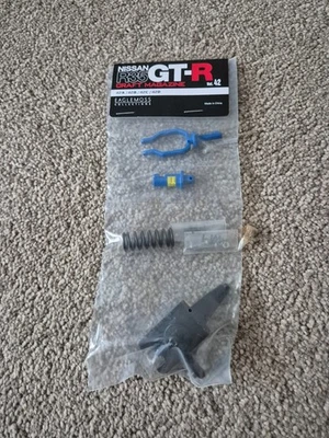 1/8 SCALE EAGLEMOSS BUILD YOUR OWN THE NISSAN R35 GT-R CAR ISSUE 42 - Image 1 of 2