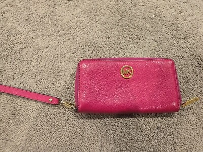 Muñequera Michael Kors rosa brillante con varios compartimentos Foto 1 de 4