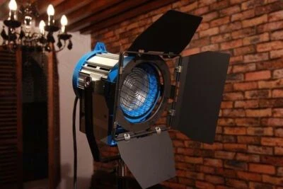 650W Fresnel Tungsten Spotlight Light + Bulb studio video film lighting - Image 1 of 4