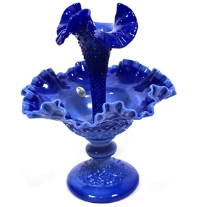 FENTON CUERNO ÚNICO PERIWINKLE EPERGNE CENTRO DE MESA DIAMANTE ENCAJE HECHO A MANO EE. UU. RARO - Imagen 1 de 18