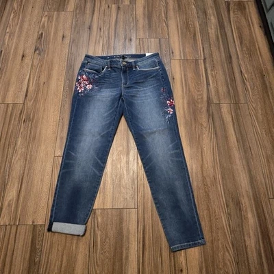 942. NWT White House Black Market The Girlfriend Embroidered Floral Jeans Size 8 - Image 1 of 4