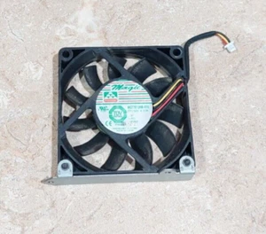 MAGIC MGT7012HR-R15 12V 0.17A 70x70x15mm 3 wire Projector Cooling Fan W/ Bracket - Picture 1 of 2