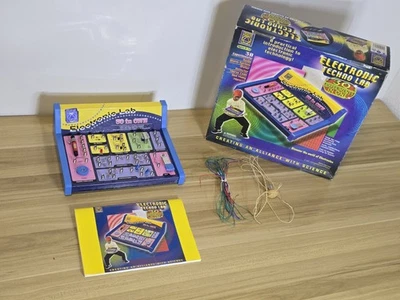 Creative Electronic Techno Lab 30 in 1 electronic lab Vintage 2002 Box + Manual. - Image 1 of 4