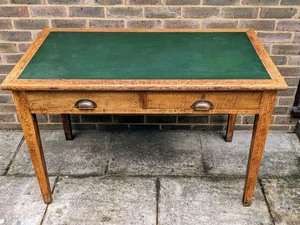 1935 Solid Oak Desk George V – War Office / Gov. Supply – Delivery Available - Picture 1 of 11