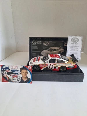 Coche Dale Earnhardt Jr. 88 2009 oro RCAA Elite Guardia Nacional Drive Guard 1:24 Foto 1 de 4