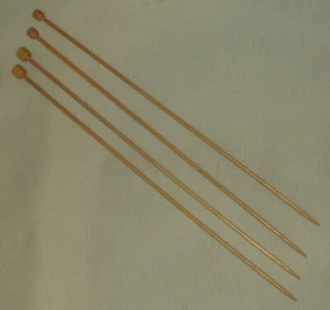 4 Stück Jackenstricknadeln, 3.5 mm Durchmesser, Holz, 32 cm lang - Bild 1 von 1