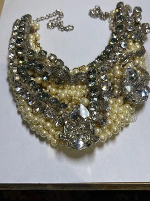 "Collar babero de tela con pétalos de perlas cultivadas de imitación y diamantes de imitación 21""" Foto 1 de 4