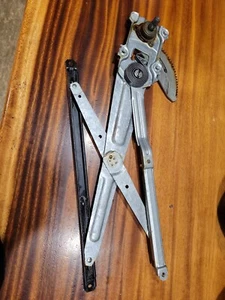 1993-98 Toyota T100 RIGHT FRONT Manual Door Window Regulator p1012b36 - Picture 1 of 1