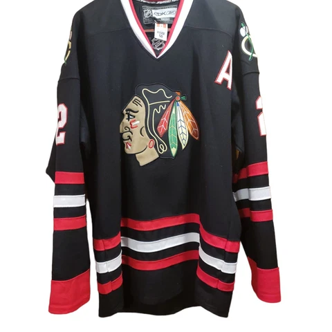 Vintage  Blackhawks Duncan Keith CCM/RBK Jersey L/XL Size 50 Player #2 fight Cover