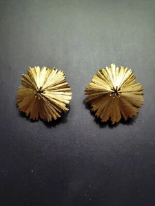 Vtg Crown Trifari Starburst Gold tone Clip On Earrings 1 1/8" - Picture 1 of 9