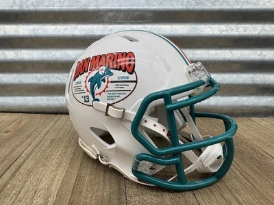 Minicasco Riddell Speed de los Miami Dolphins (1999 Dan Marino Retirement Tribute) Foto 1 de 4
