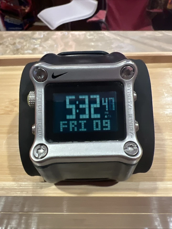 Pré-Owned In Excellent Conditions Nike ‘HAMMER’ WC0021 黑色计时腕表闹钟手表 — 第 1/4 张图片