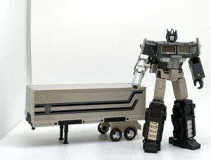 Transformers Alternate Universe Optimus Prime (Sleep Mode) WFC Gen Selects - Picture 1 of 3