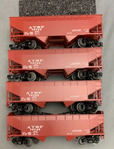 O Gauge MTH Four Cars Santa Fe 2-Bay Offset Hopper Cars from 20-90080 O2031 LZ - Picture 1 of 13