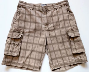 PANTALONES CORTOS IZOD CARGO. Hombre talla 36. Cuadros caqui y verde. 6 bolsillos. Cómodo - Imagen 1 de 8