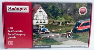 Auhagen 41582 Beschrankter Bahnübergang H0 Fertigmodell NEUWARE - Bild 1 von 2