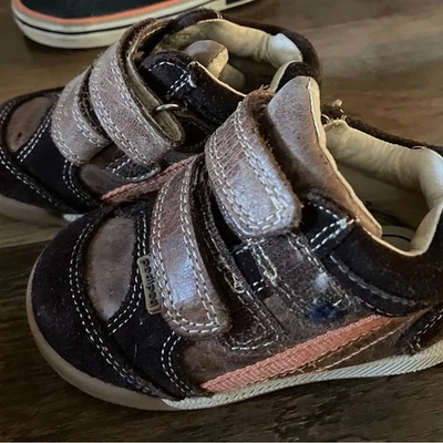 Zapatos de bebé Pediped marrón y negro Foto 1 de 3