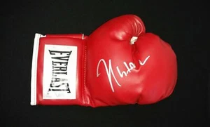 Guante de boxeo firmado por la leyenda del boxeo Julio Chávez certificado certificado de autenticidad - Imagen 1 de 1