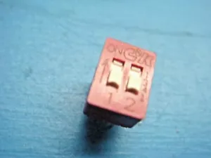 (5) C&K BD02 INTERRUTTORE A SCORRIMENTO 2 POSIZIONI SPST OFF ON 100mA 5V 4 PIN DIP - Foto 1 di 3