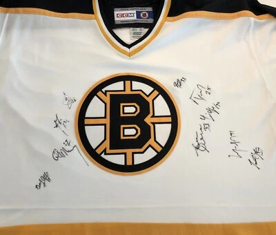 Boston Bruins Team Jersey - 10 SIGNATURES - Bergeron, Chara, Thomas - PSA LOA - Image 1 of 4