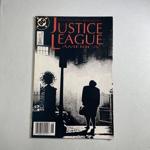 Justice League America #27 DC Comic (Exorcist Homage Cover, 1989, Newsstand) - Picture 1 of 5