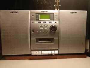Sony Mini HiFi System CMT-EP30 CD/Tape Player/Radio/Remote - Picture 1 of 4