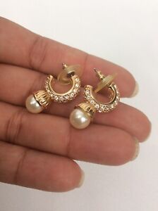 Boucles d'oreilles perle vintage signées cristal cygne Swarovski faux cerceau ton or