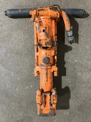 Chicago Pneumatic Pavement Breaker Jack Hammer. Unknown Model. Weight: 56 LBS - Image 1 of 4