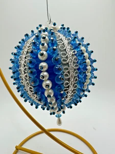 De Colección Bola Satén Cuentas Push Pin Hecho a Mano Navidad Adorno Adorno Azul - Imagen 1 de 4
