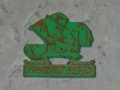 NOTRE DAME FIGHTING IRISH ND Vintage NCAA RUBBER FRIDGE MAGNET Standings Board Cover
