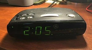 GE Alarm Clock Radio AM-FM Space Saver Model 7-4836B Pre-owned - Picture 1 of 4