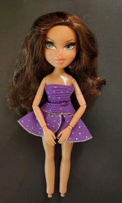 2001 Bratz Movie Star Yasmin Celebritiez Articulated Arms, Rooted Lashes, READ - Image 1 of 4