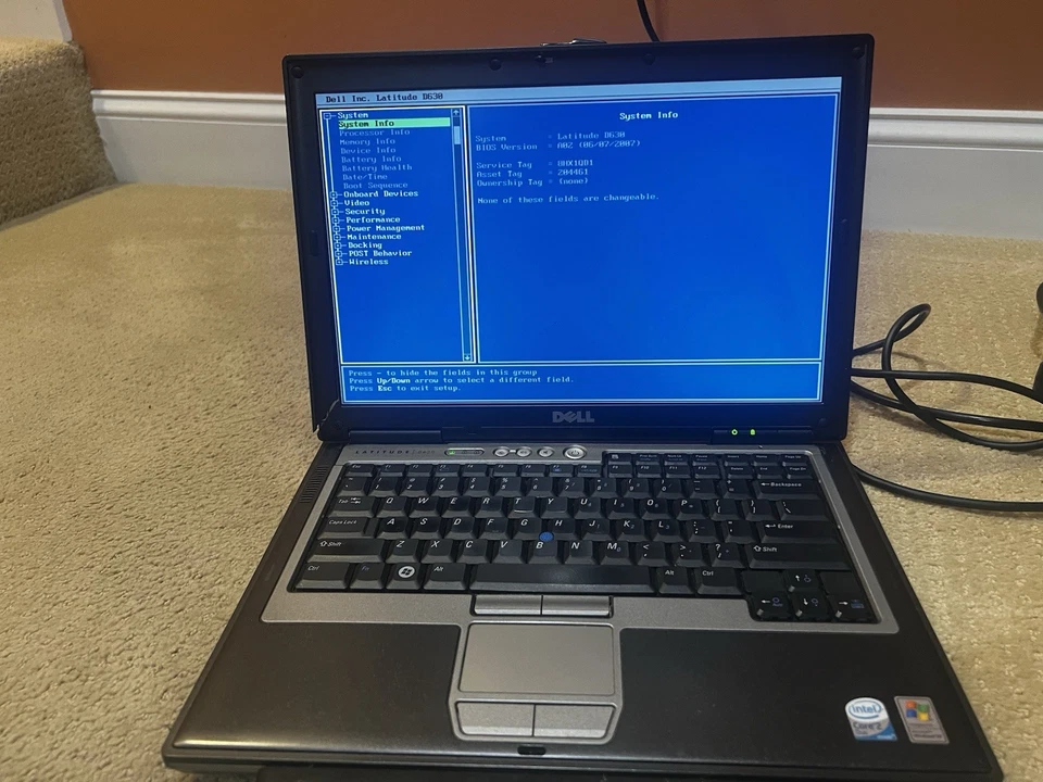 Laptop Dell Latitude D630 15" 1,8 GHz 2 GB necesita batería disco duro y bisel de pantalla Foto 1 de 4